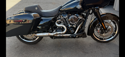 Harley-Daidson Road Glide with Irish Pig Performance 2-Into-1 mid-length exhaust, front and engine side view